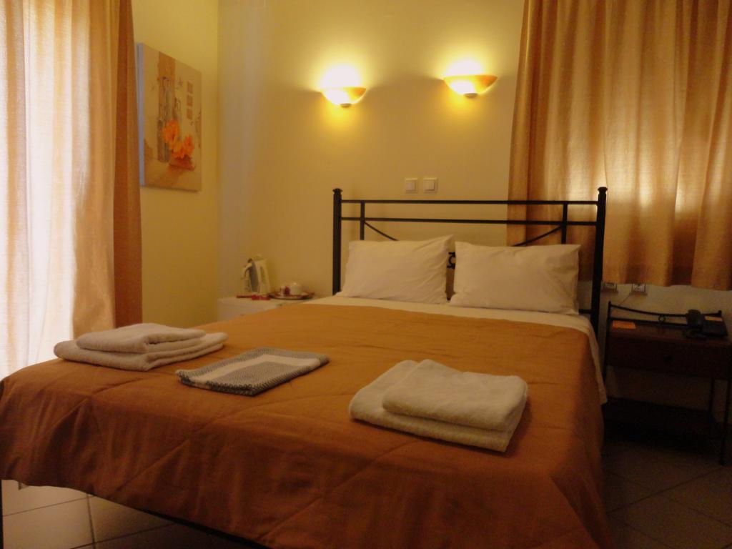 Hotel Diana à Makrakómi Extérieur photo