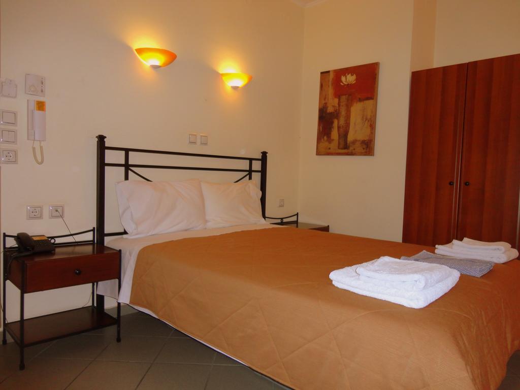 Hotel Diana à Makrakómi Extérieur photo