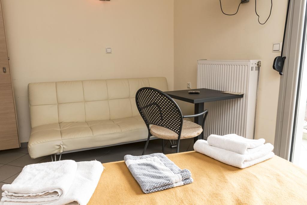 Hotel Diana à Makrakómi Extérieur photo