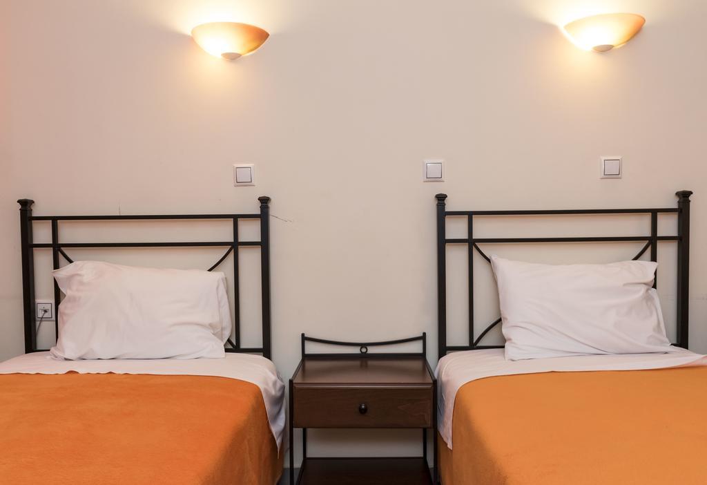 Hotel Diana à Makrakómi Extérieur photo